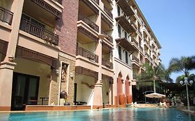 โรงแรม วรรณารา